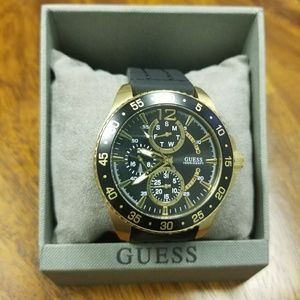 GUESS BLACK AND GOLD STATEMENT MEN'S WATCH
